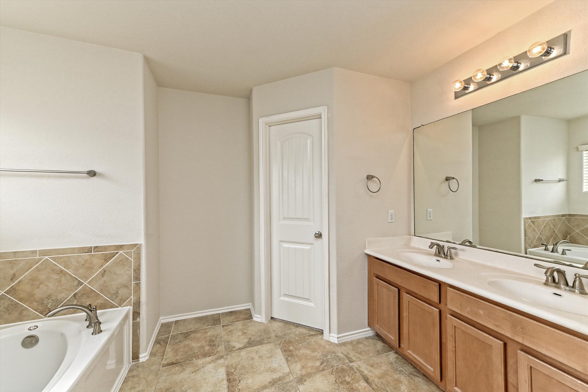 31 Stone Terrace Drive Austin, TX 78734 - Photo 20 of 29 Full bathroom with a garden tub and double vanity