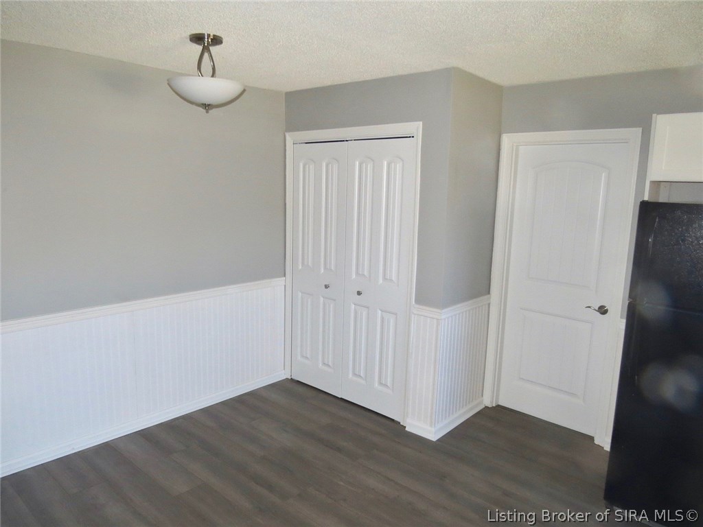 1811 Valley View Road New Albany, IN 47150 - Photo 3 of 31 Gallery Image 3