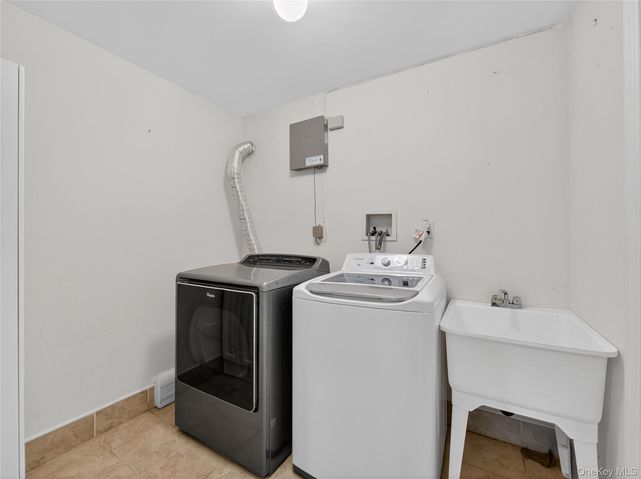 516 Oak Tree Road Palisades, NY 10964 - Photo 30 of 38 a utility room with dryer and washer