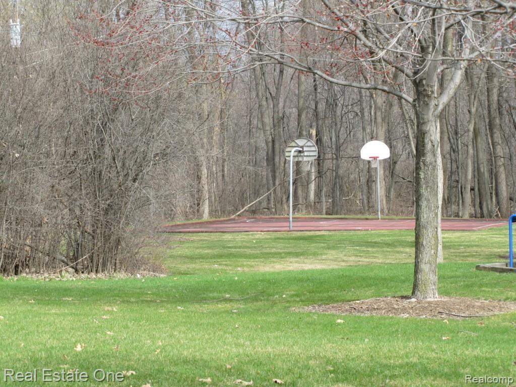 6455 Hermana Road West Bloomfield, MI 48324 - Photo 14 of 14
