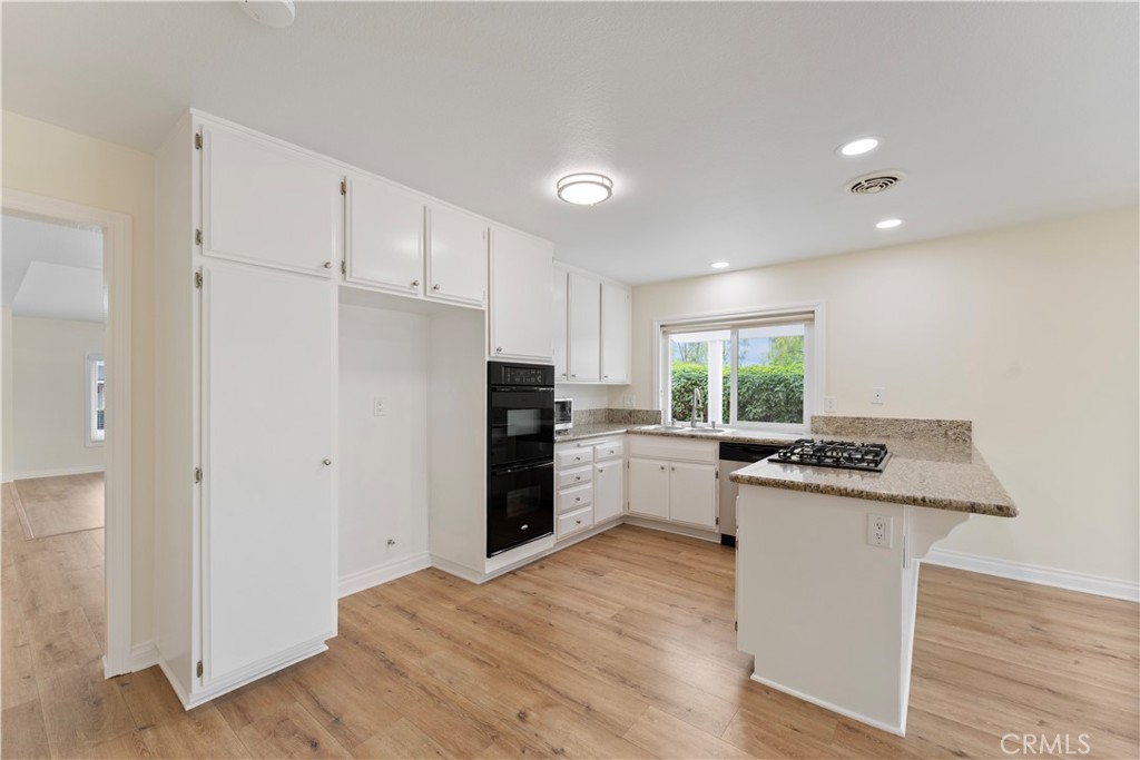 25575 Orchard Rim Lane Lake Forest, CA 92630 - Photo 8 of 28 Kitchen