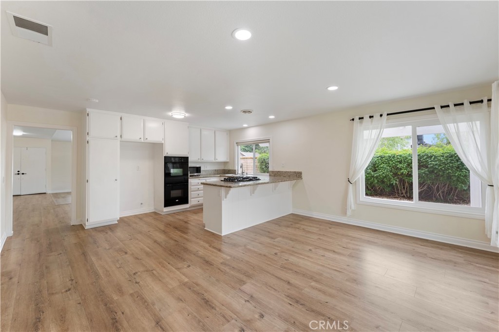 25575 Orchard Rim Lane Lake Forest, CA 92630 - Photo 9 of 28 Kitchen