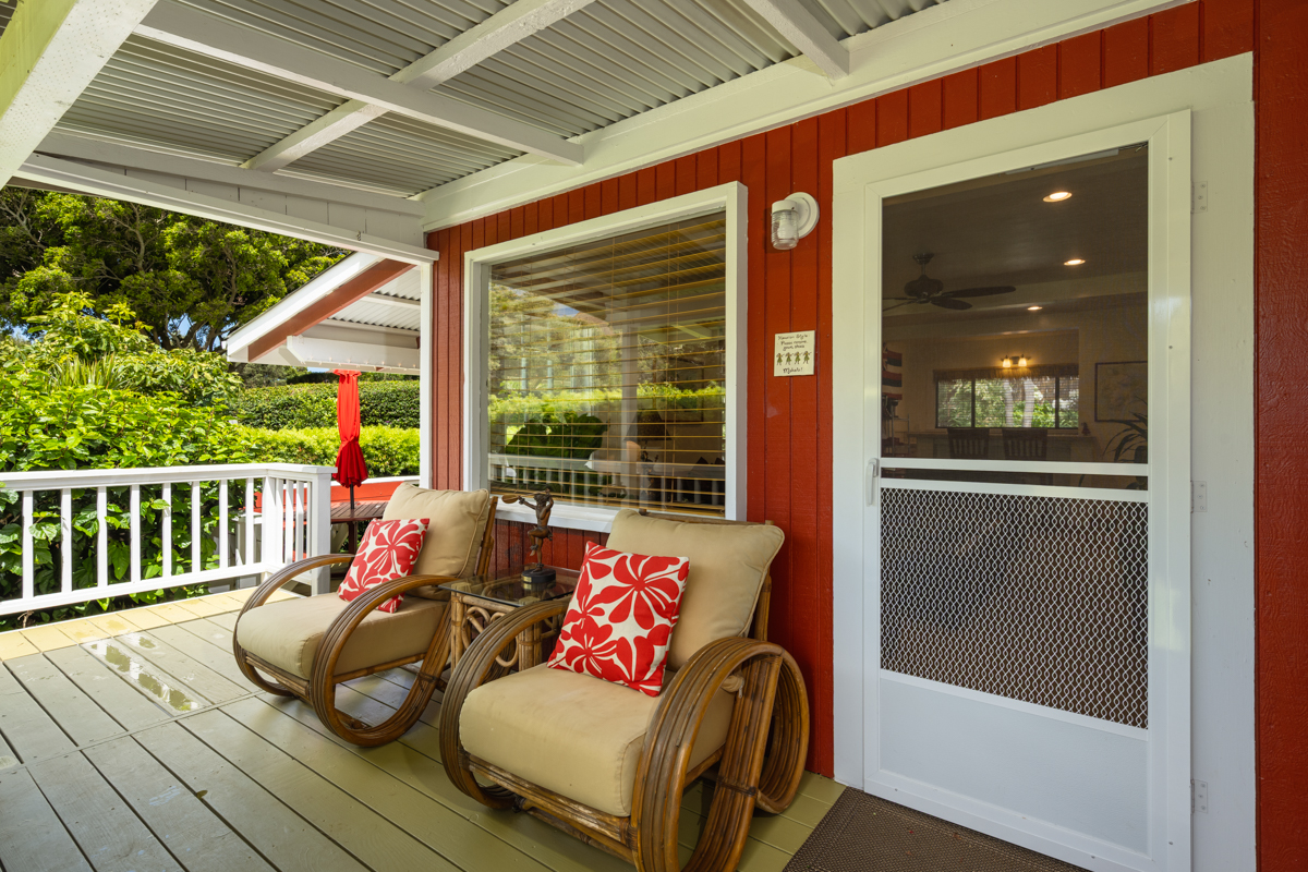 66-1685 Kohala Mountain Road Kamuela, HI 96743 - Photo 14 of 26 a balcony with furniture and a potted plant
