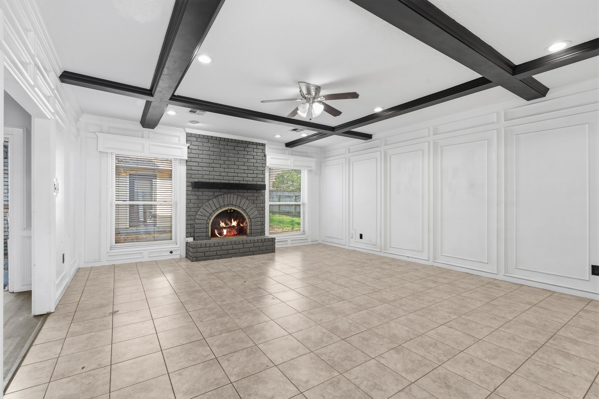 18326 Lake Oaks Drive Spring, TX 77388 - Photo 4 of 37 Large living room!