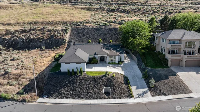 $790,000 | 325 Rockwood Drive, Richland, WA 99352
