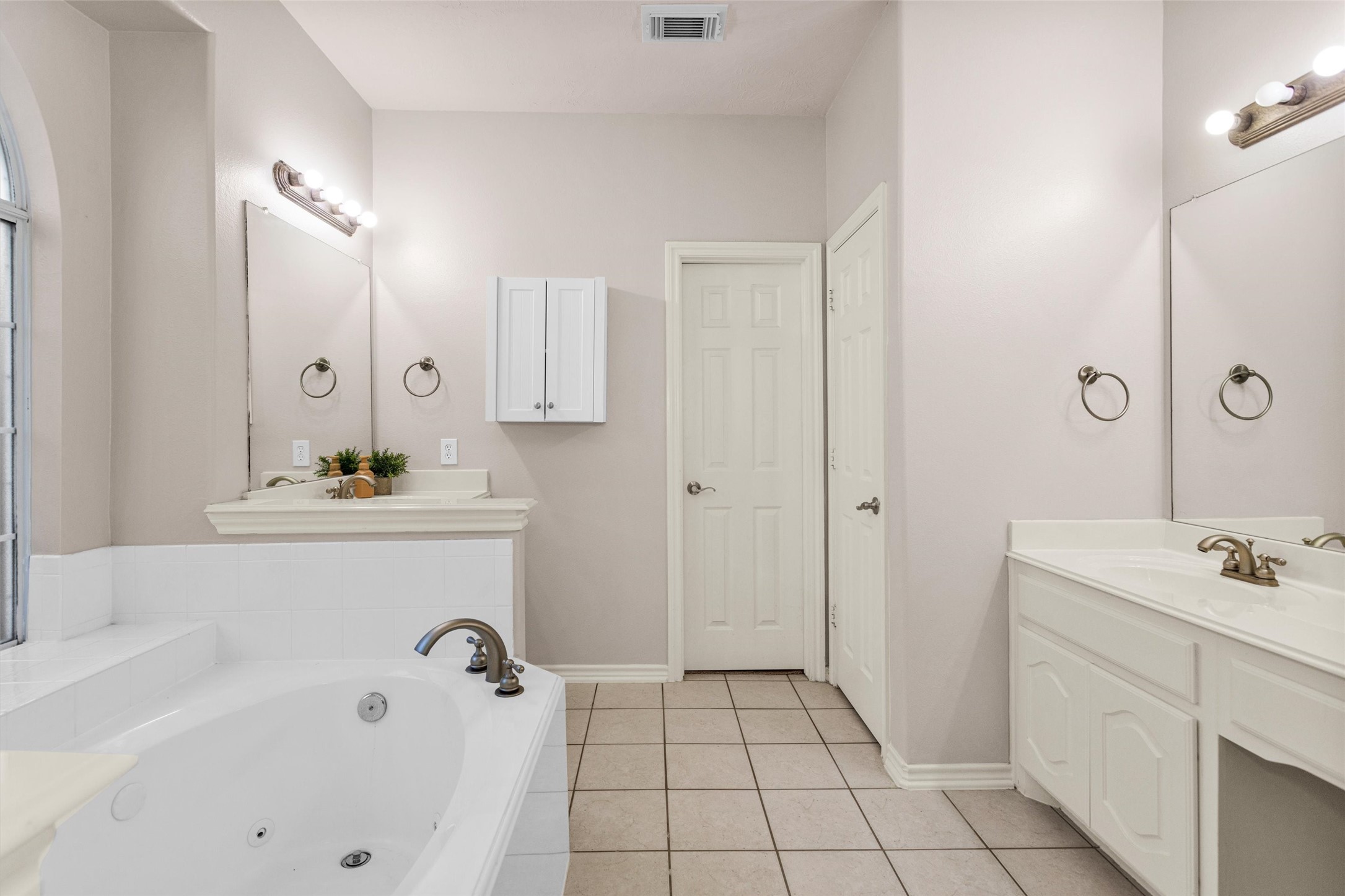 30110 Legends Ridge Drive Spring, TX 77386 - Photo 25 of 49 a bathroom with a sink a tub and a mirror