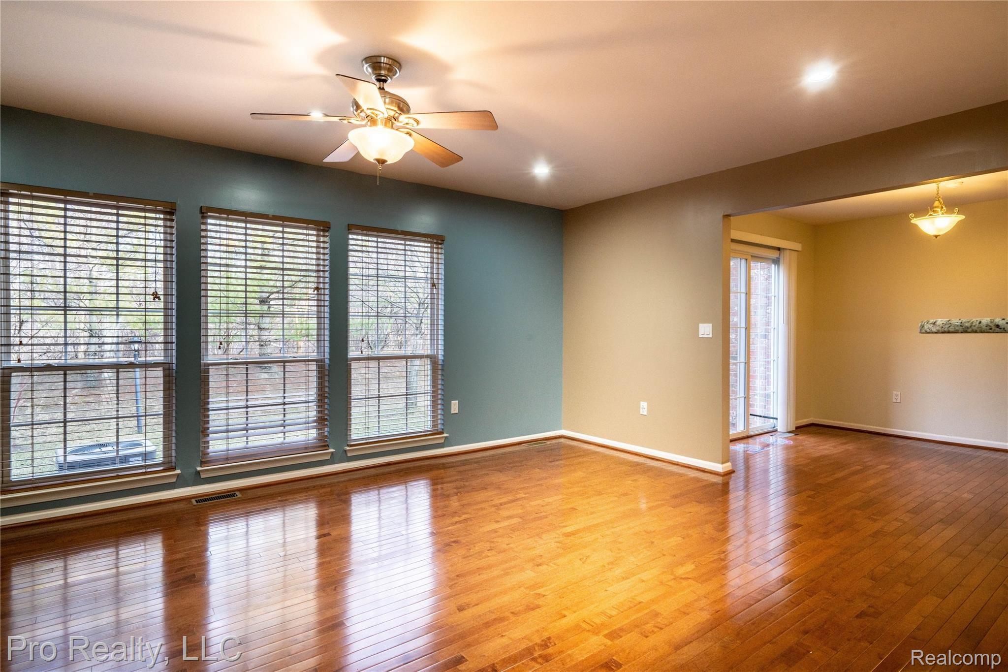 49049 Hawksburry Road Canton, MI 48188 - Photo 6 of 32 DSC03381-HDR.jpg