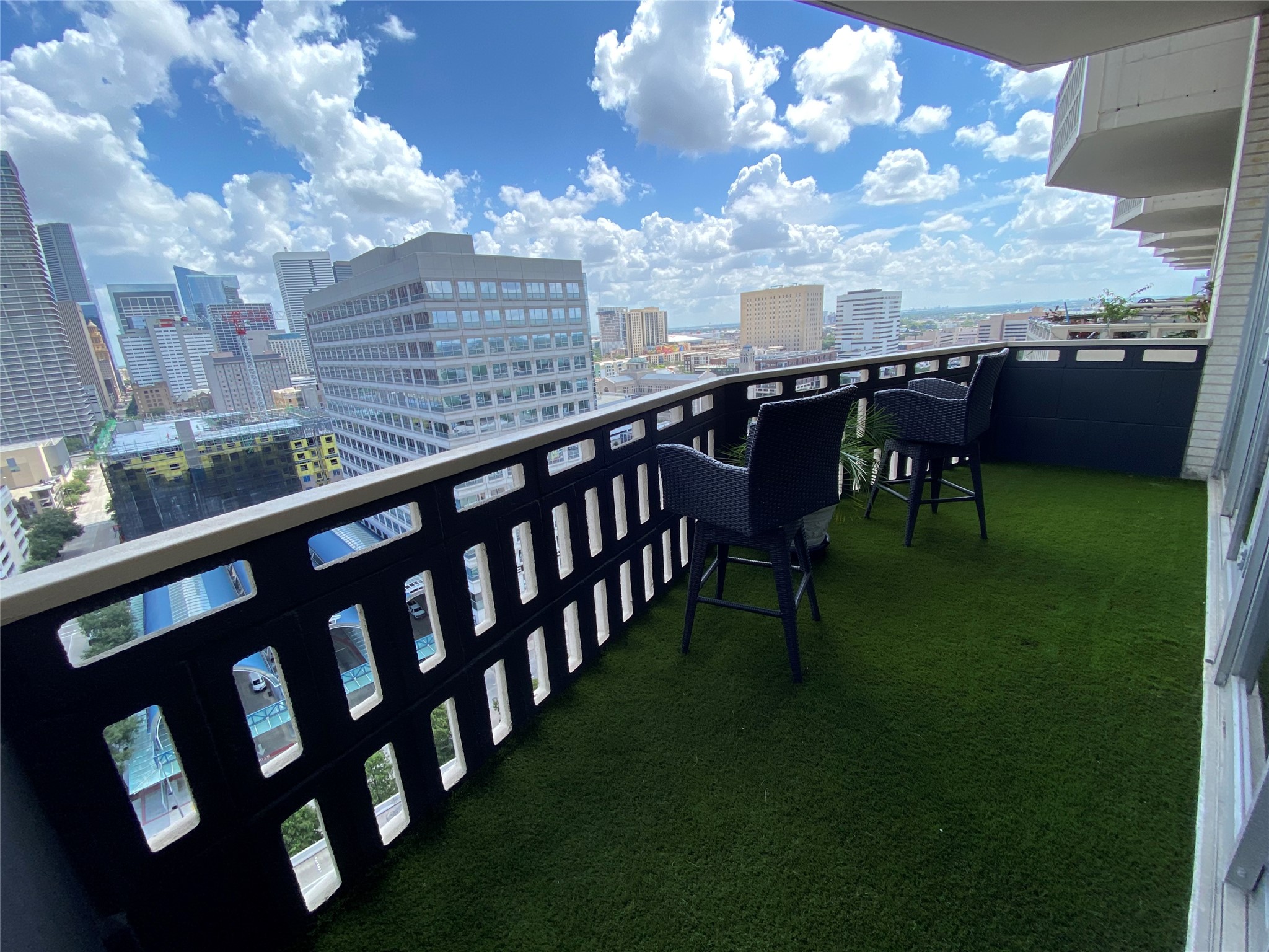 2016 Main Street, Unit 1715 Houston, TX 77002 - Photo 19 of 31 Balcony view East
