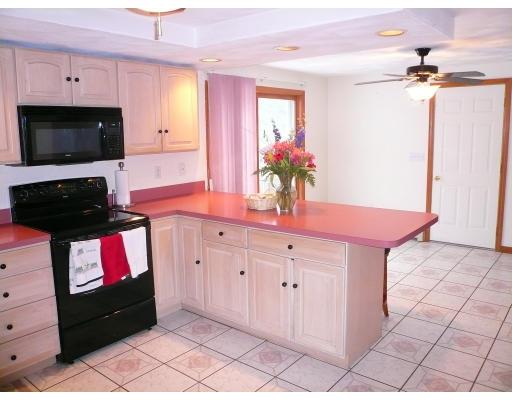 84 Jackman Street Georgetown, MA 01833 - Photo 4 of 13 Gallery Image 4