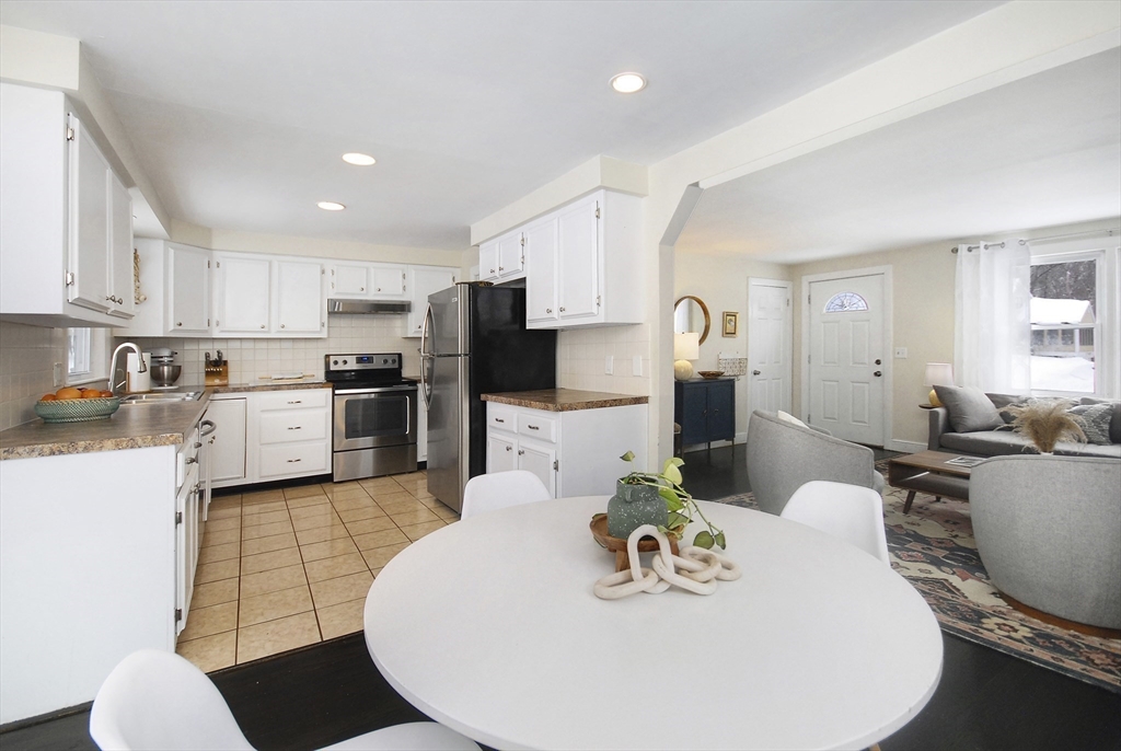 389 Concord Road Bedford, MA 01730 - Photo 9 of 30