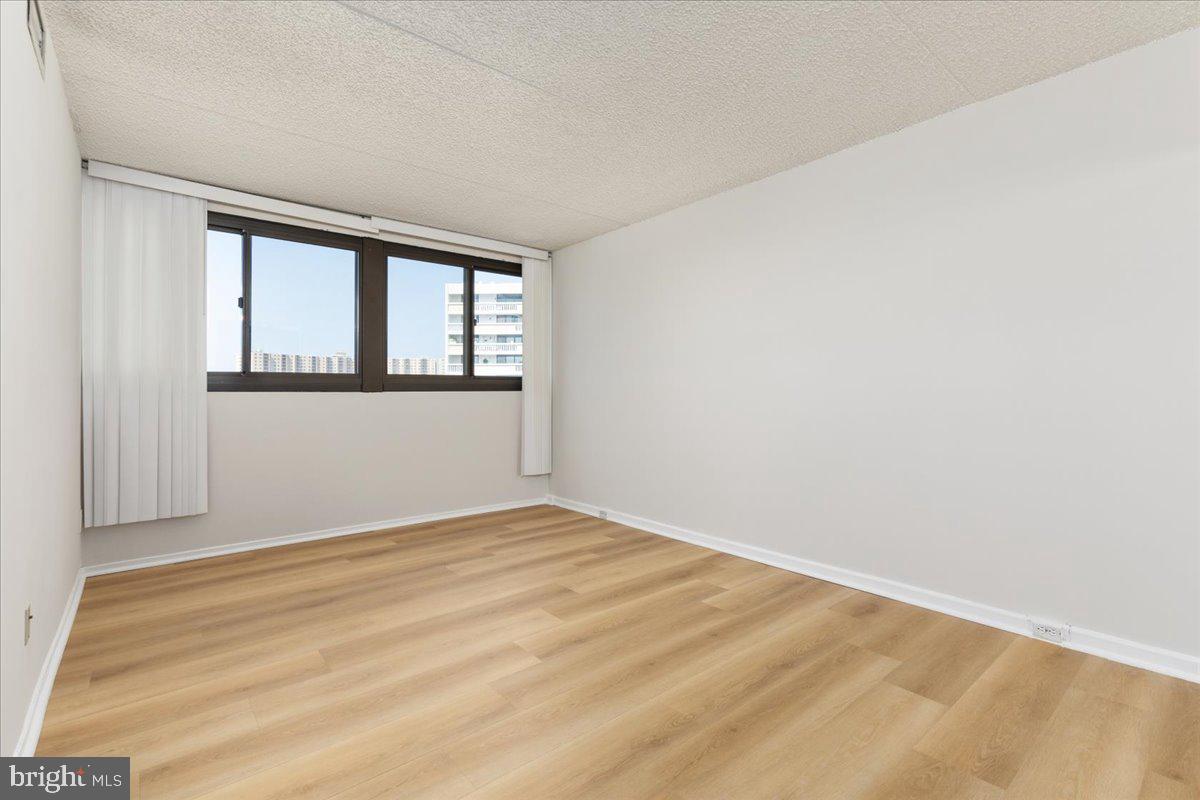 5911 Edsall Road, Unit 1104 Alexandria, VA 22304 - Photo 17 of 32 Second Primary Suite