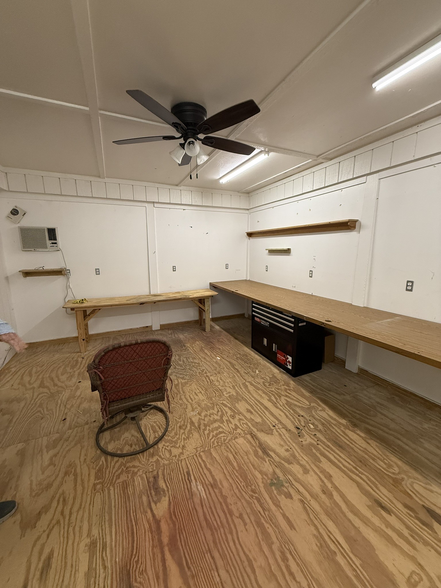 188 North Dogwood Street Trinity, TX 75862 - Photo 5 of 9 work room in the back half of the home