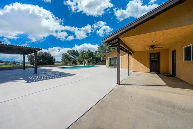 a view of a house with a yard and garage