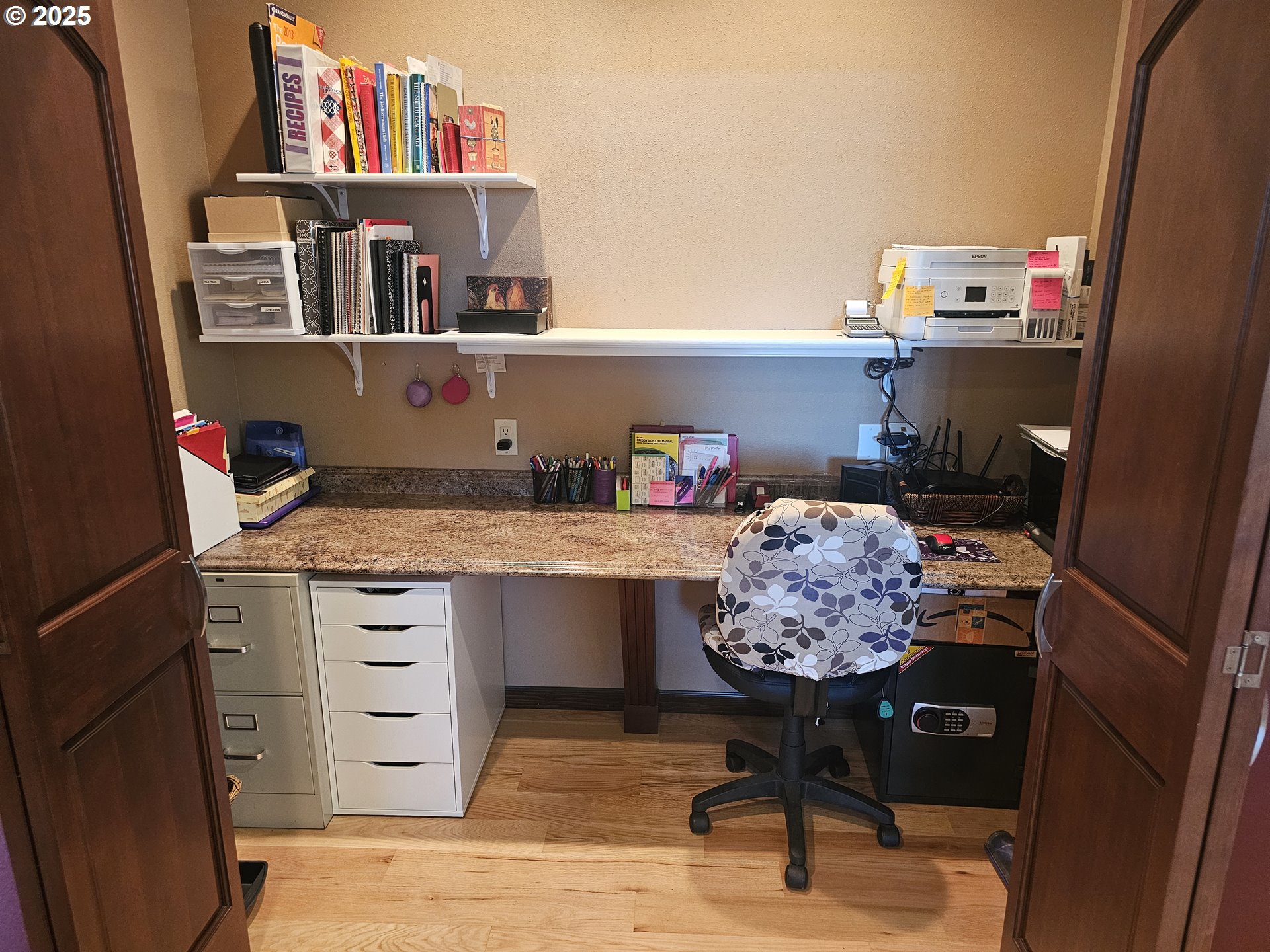 6481 Southwest Wren Lane Culver, OR 97734 - Photo 18 of 44 a room with cabinets table and chair