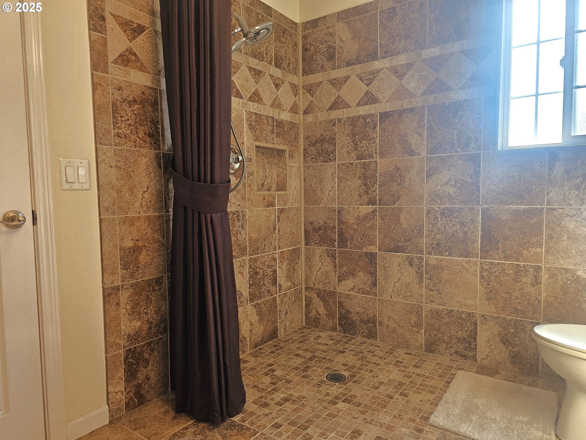 6481 Southwest Wren Lane Culver, OR 97734 - Photo 36 of 44 a bathroom with a shower