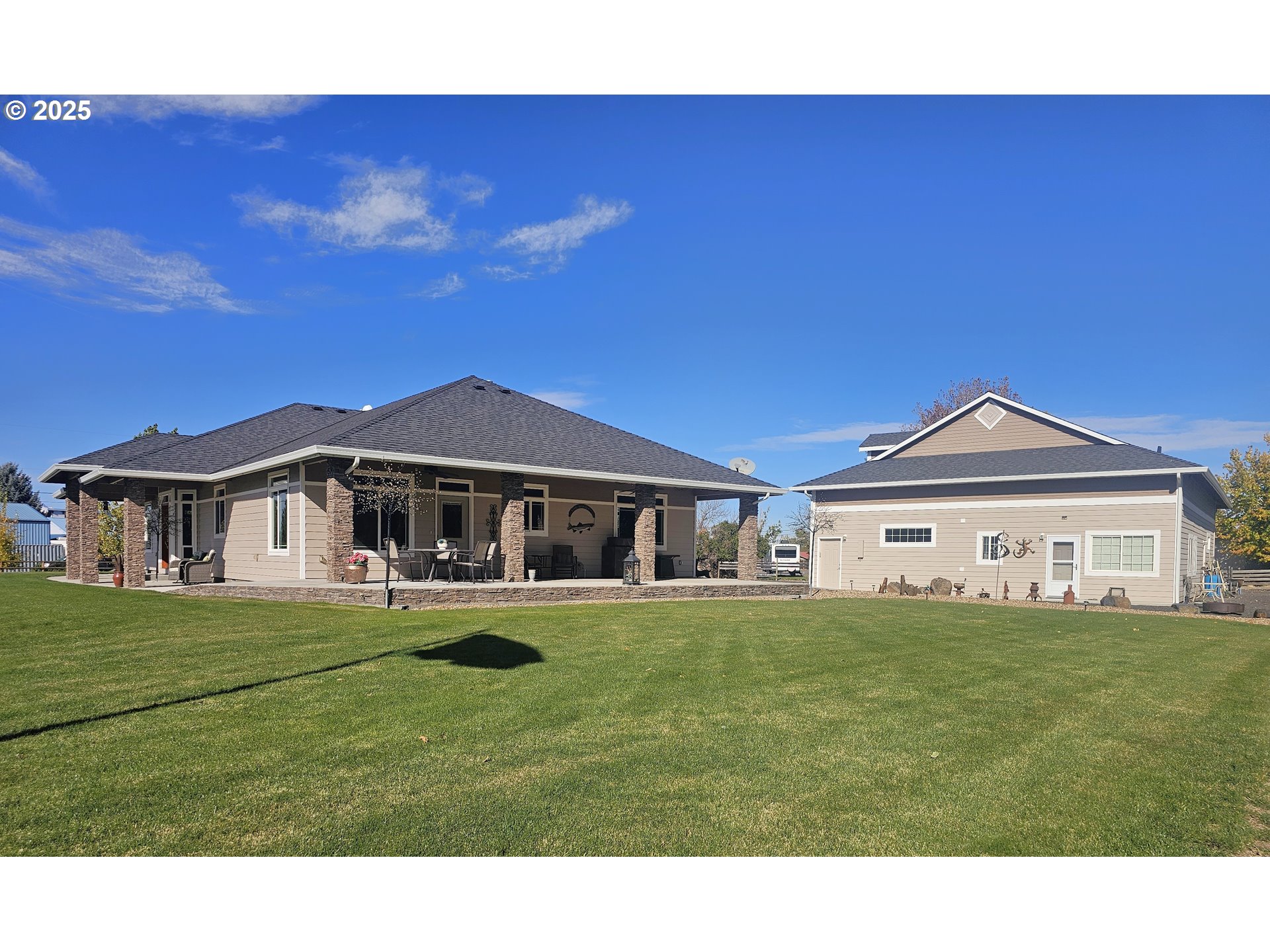 6481 Southwest Wren Lane Culver, OR 97734 - Photo 4 of 44 a house view with a garden space