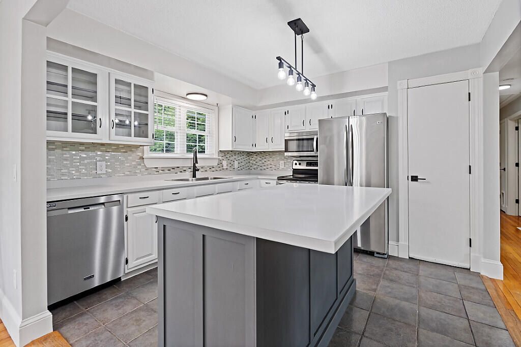 23 West Hill Road Gardiner, ME 04345 - Photo 6 of 42 16_BP5A4164_DxO_mls