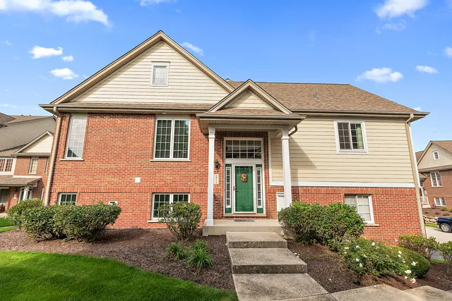 $388,800 | 10711 Gigi Drive, Orland Park, IL 60462