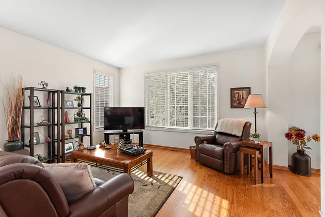 $388,800 | 10711 Gigi Drive, Orland Park, IL 60462