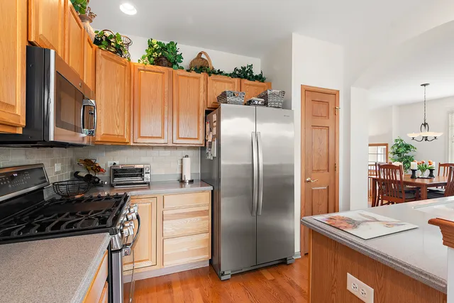 $388,800 | 10711 Gigi Drive, Orland Park, IL 60462