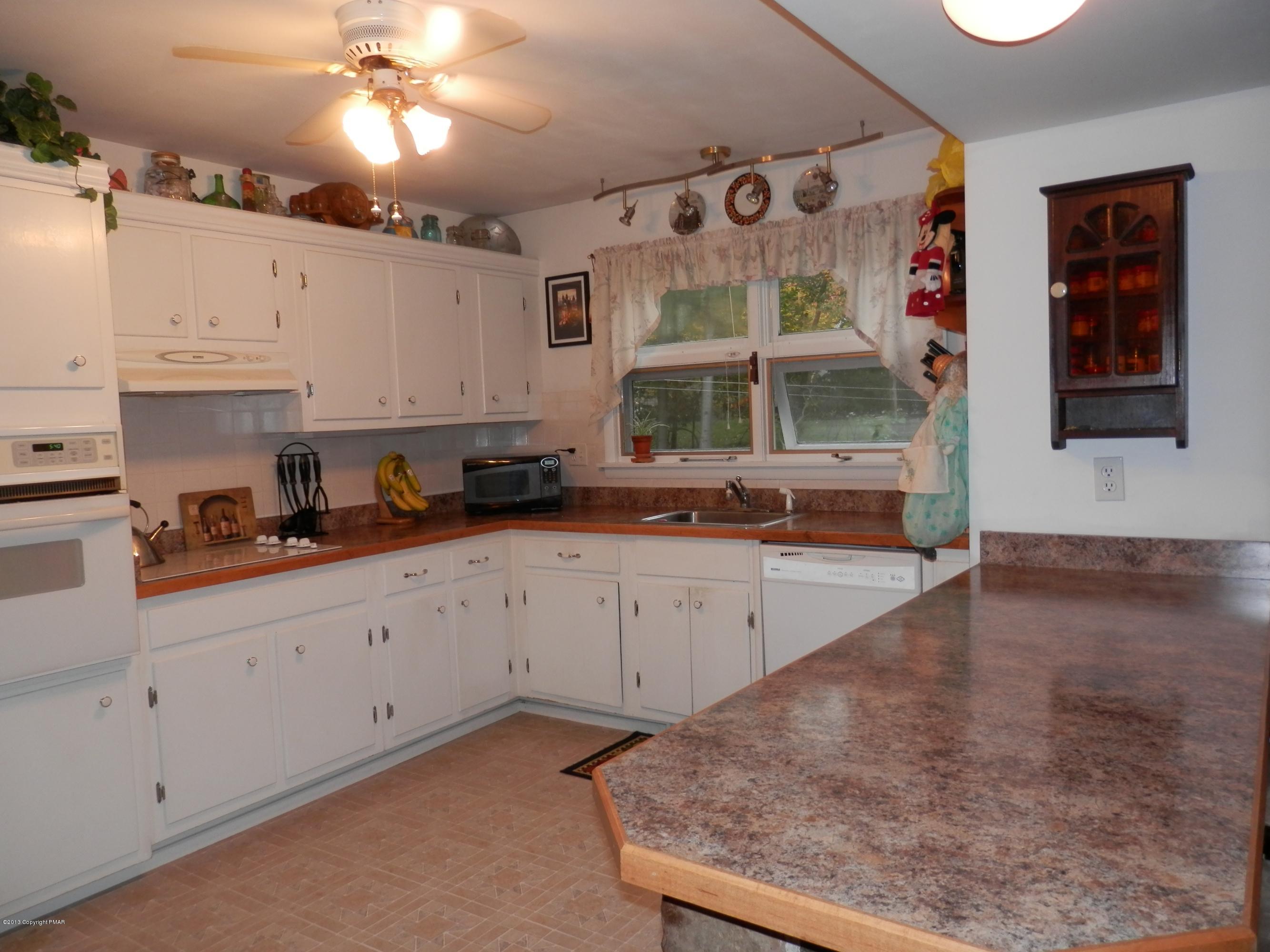 6445 Laurel Road Pocono Summit, PA 18346 - Photo 18 of 28 PA030717