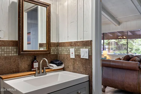 $304,000 | 6 County Road 1007, Unit 6, Greer, AZ 85927