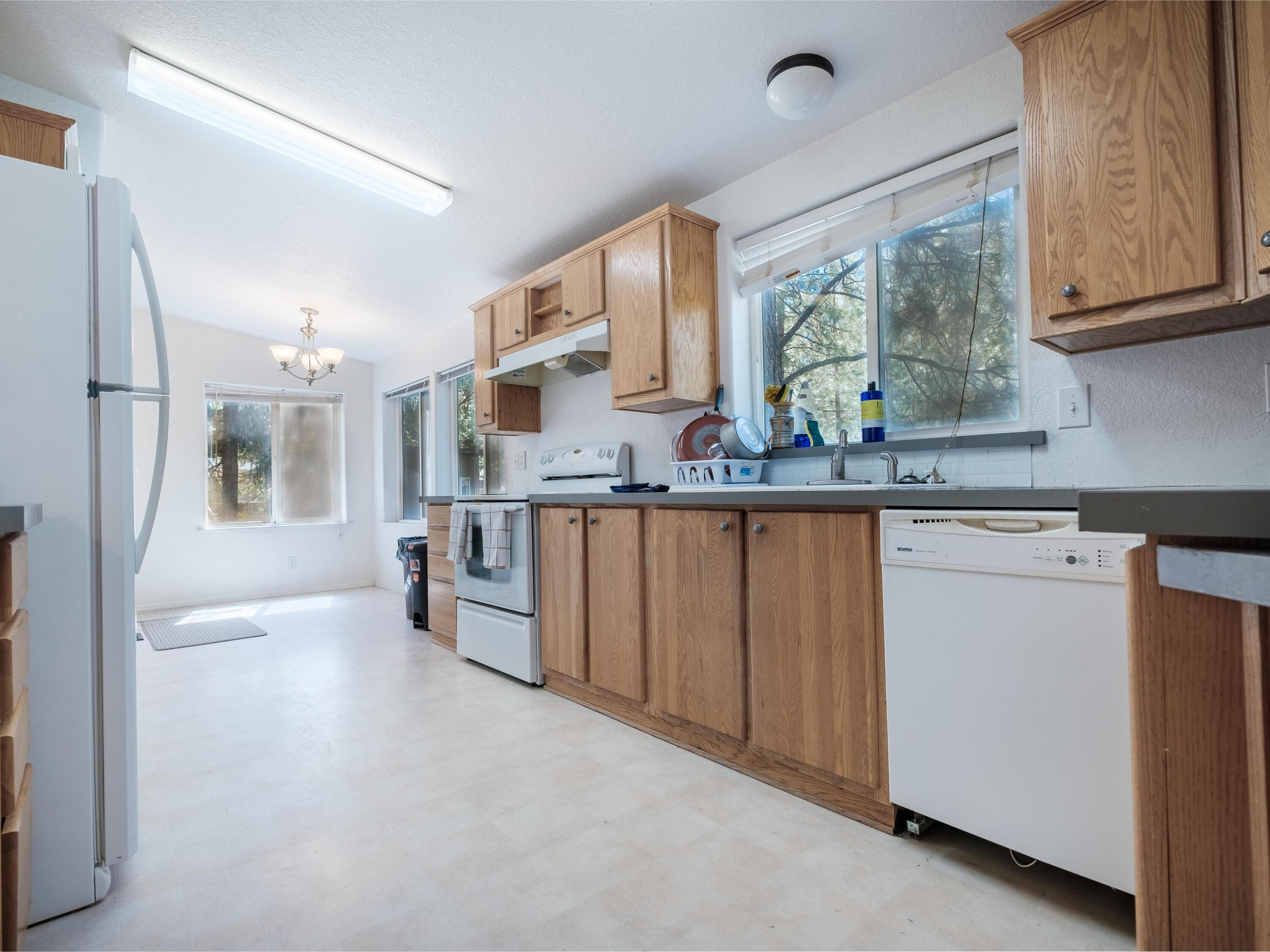60477 Pima Road Bend, OR 97702 - Photo 13 of 25 Kitchen