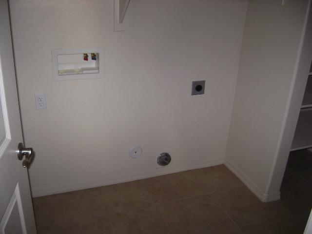 3330 South Gilbert Road, Unit 1006 Chandler, AZ 85286 - Photo 14 of 15 LAUNDRY ROOM, GLG 10