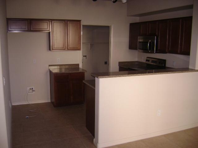 3330 South Gilbert Road, Unit 1006 Chandler, AZ 85286 - Photo 4 of 15 KITCHEN, GLG 12