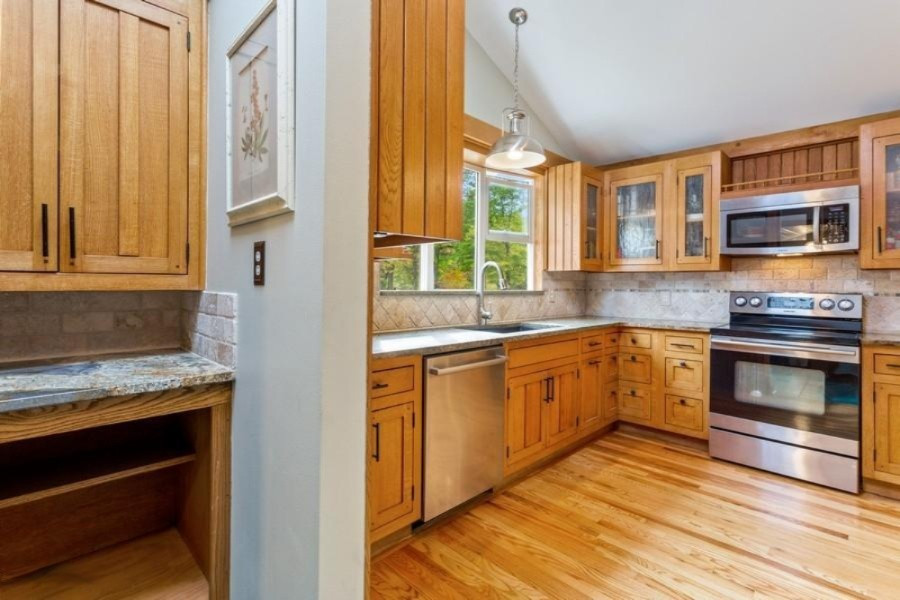 6900 West Youngren Road Three Oaks, MI 49128 - Photo 8 of 45 08_6900EYoungrenRd_177001_Kitchen_LowRes