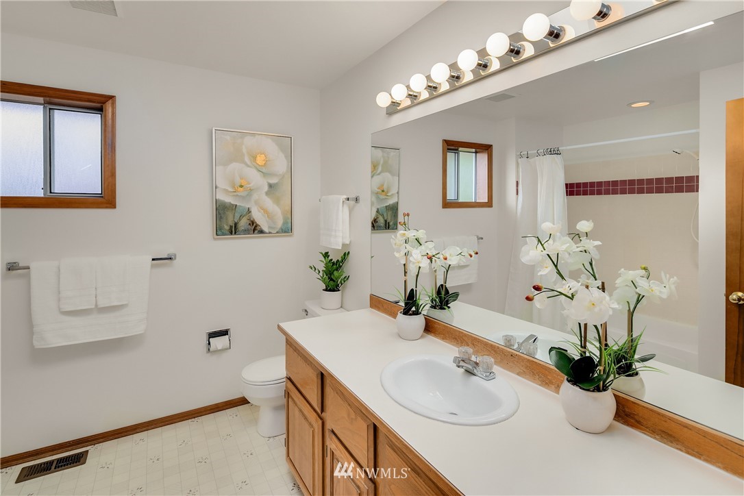 10904 Northeast 197th Street Bothell, WA 98011 - Photo 20 of 32 Gallery Image 20
