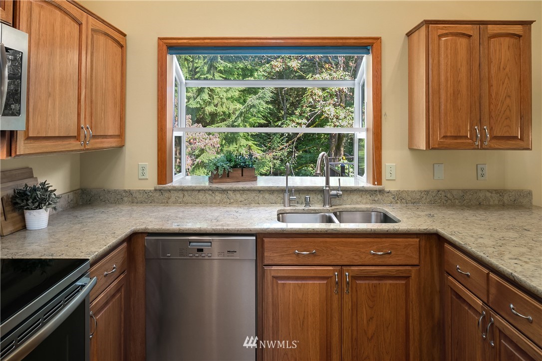 10904 Northeast 197th Street Bothell, WA 98011 - Photo 5 of 32 Gallery Image 5
