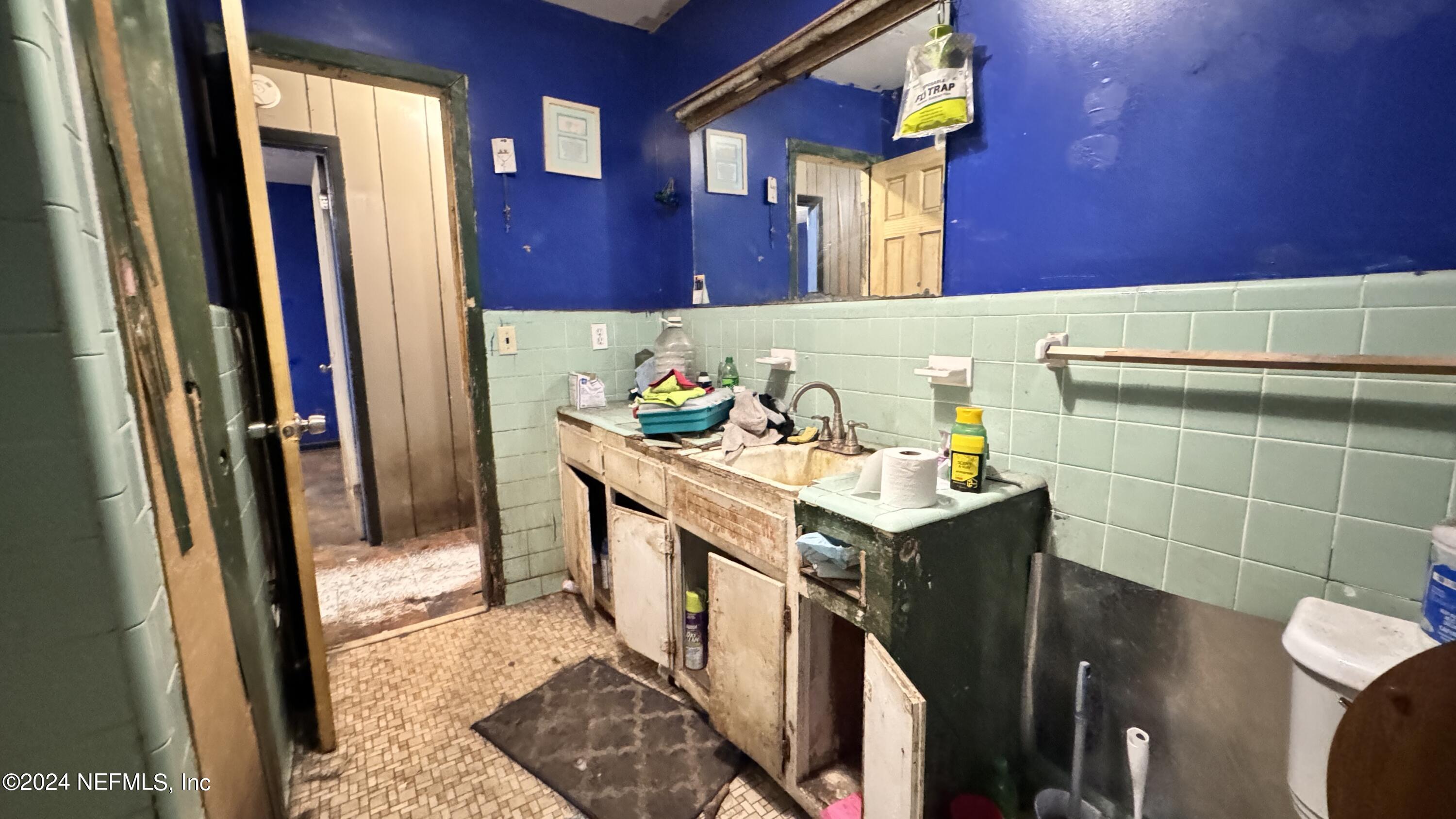 36107 Pine Street Hilliard, FL 32046 - Photo 26 of 27 a bathroom with a sink a toilet and shower