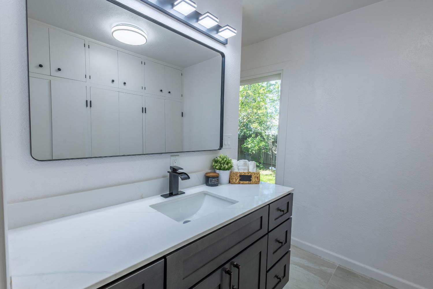 39 West Fulton Street Stockton, CA 95204 - Photo 25 of 31 a bathroom with a sink and a mirror