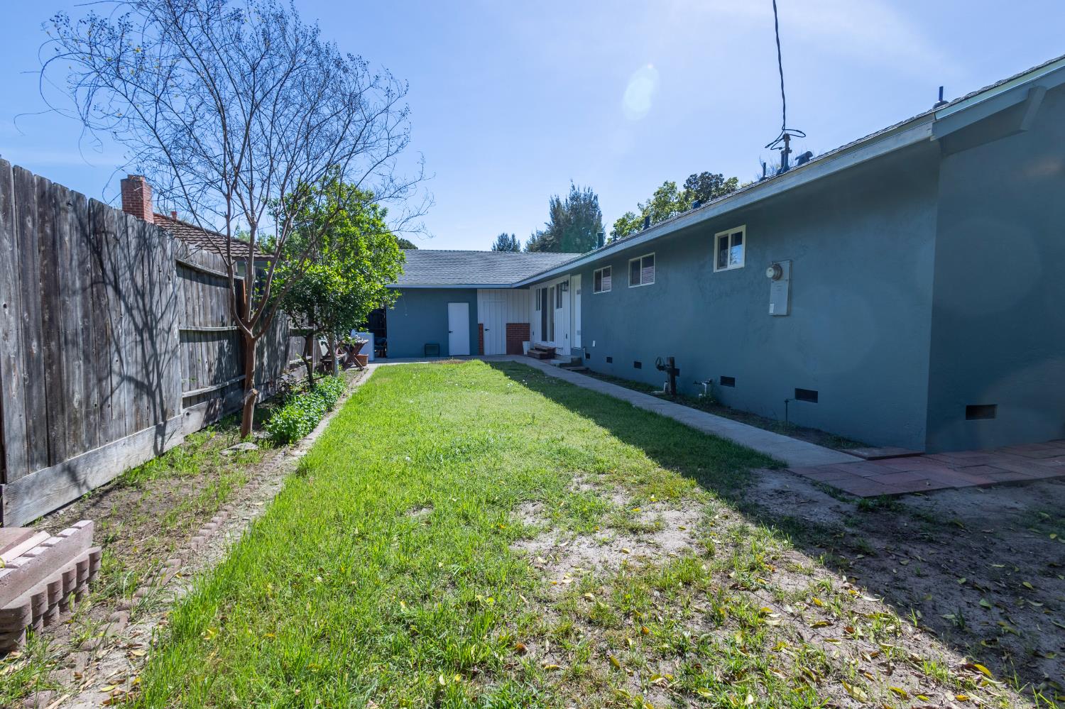 39 West Fulton Street Stockton, CA 95204 - Photo 28 of 31 a backyard of a house with lots of green space