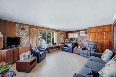 $400,000 | 40-2 Dupont Street, North Plainfield, NJ 07060