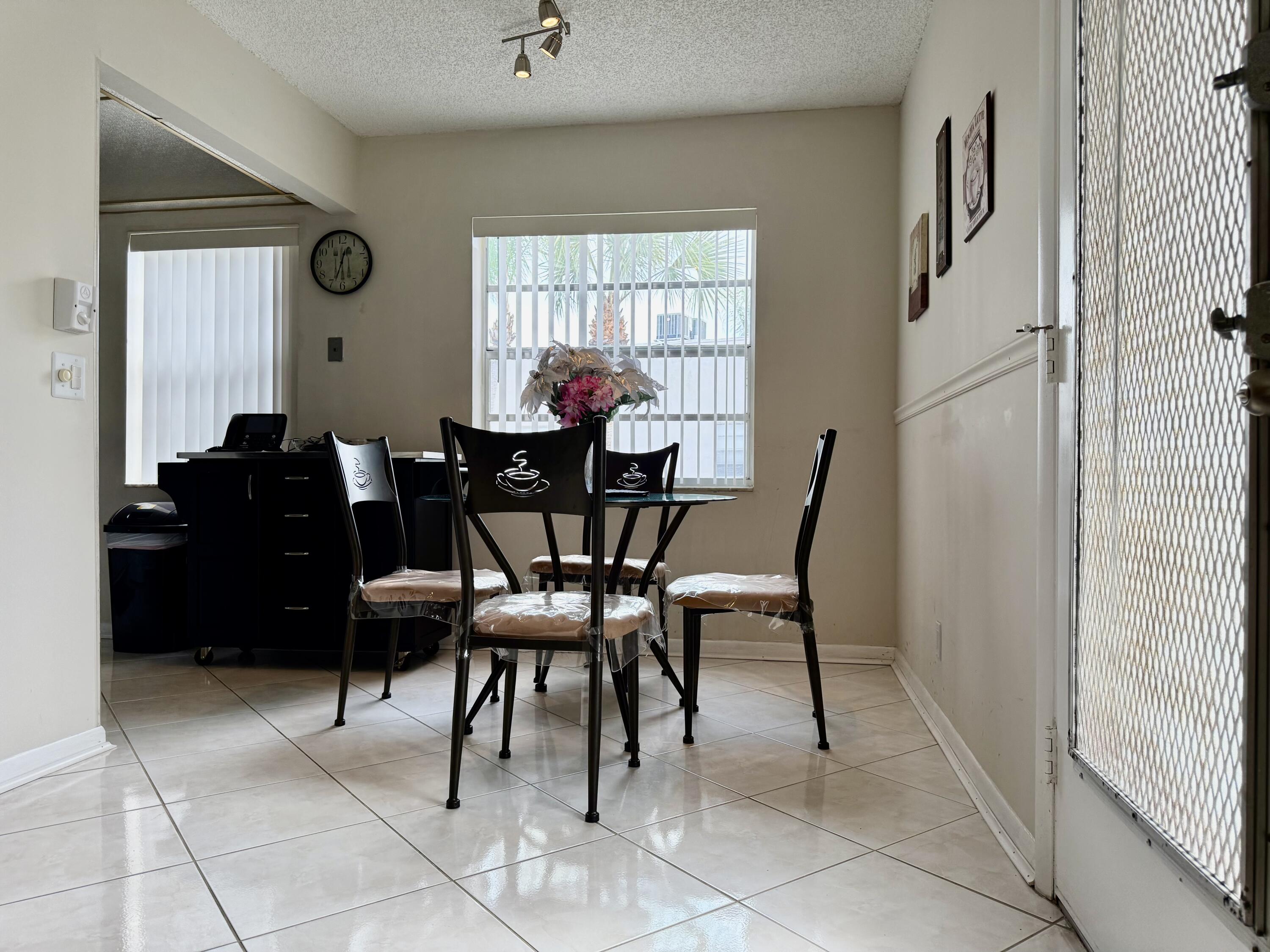470 Capri G Delray Beach, FL 33484 - Photo 4 of 28 IMG_5521