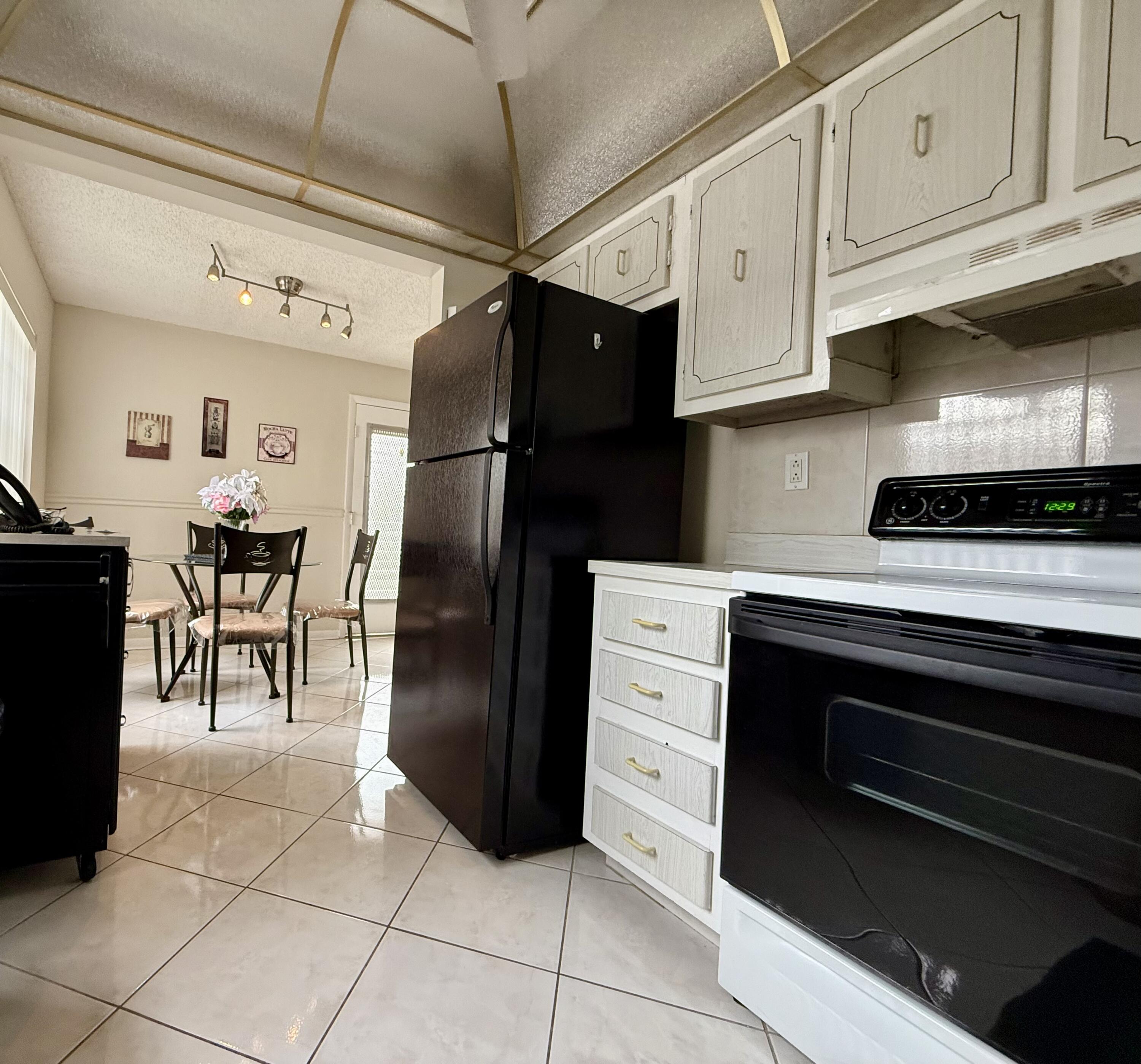 470 Capri G Delray Beach, FL 33484 - Photo 7 of 28 IMG_5530