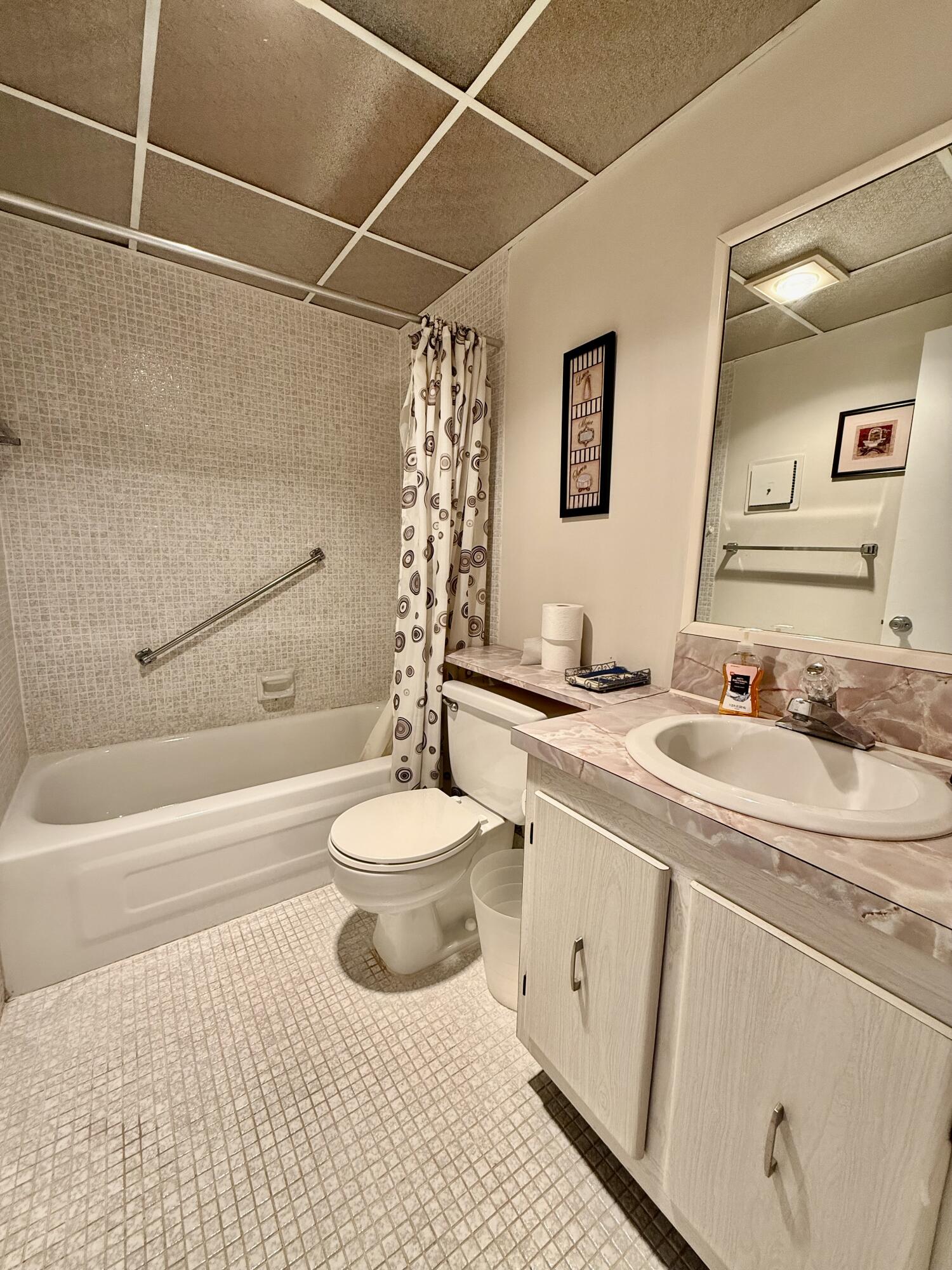 470 Capri G Delray Beach, FL 33484 - Photo 9 of 28 IMG_5536