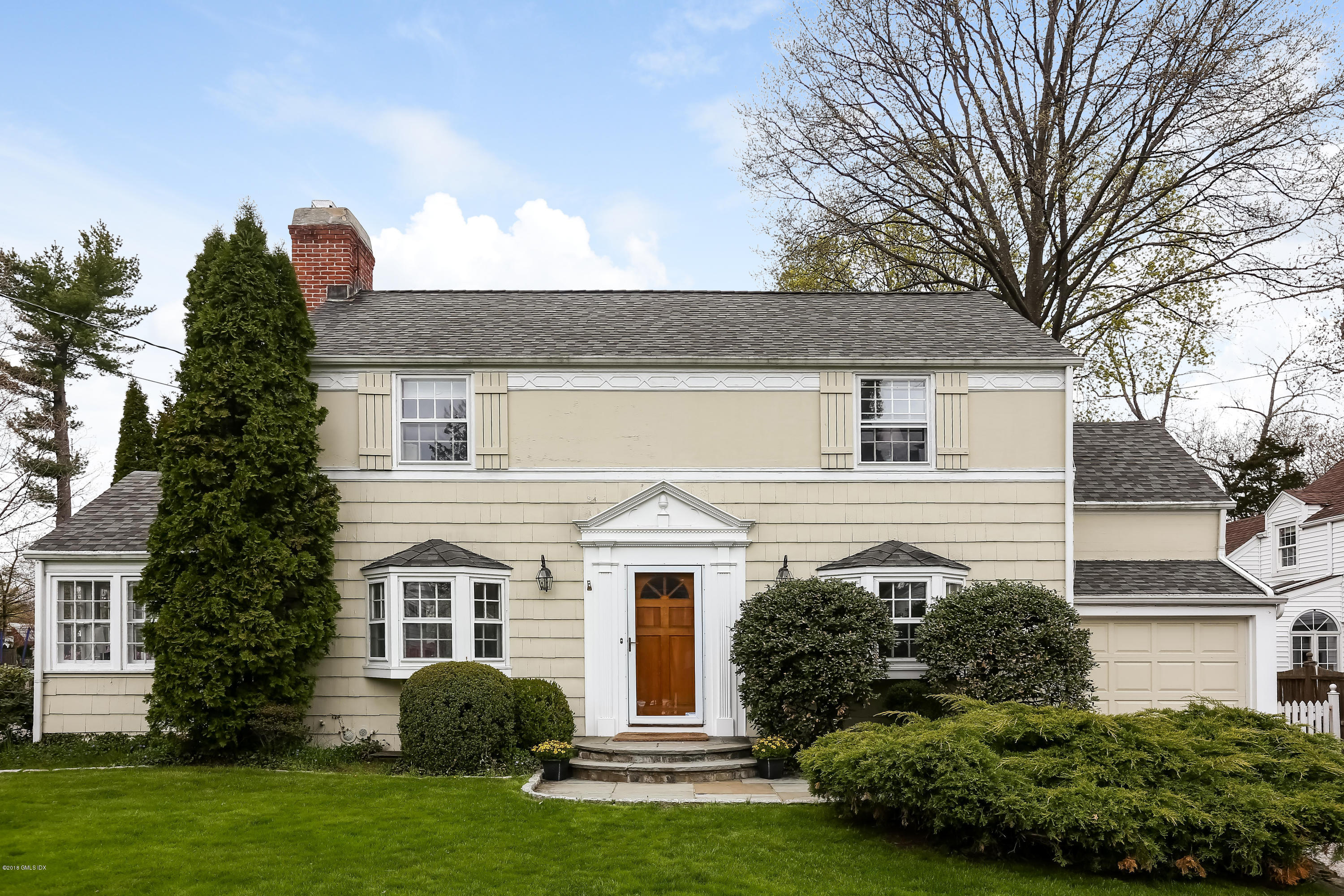 21 Knoll Street Riverside, CT 06878 - Photo 3 of 35 a front view of a house with a garden