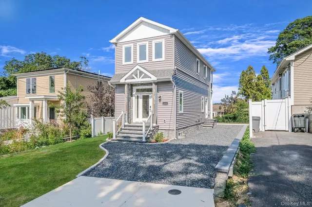 $999,999 | 119 Whittier Drive, Kings Park, NY 11754