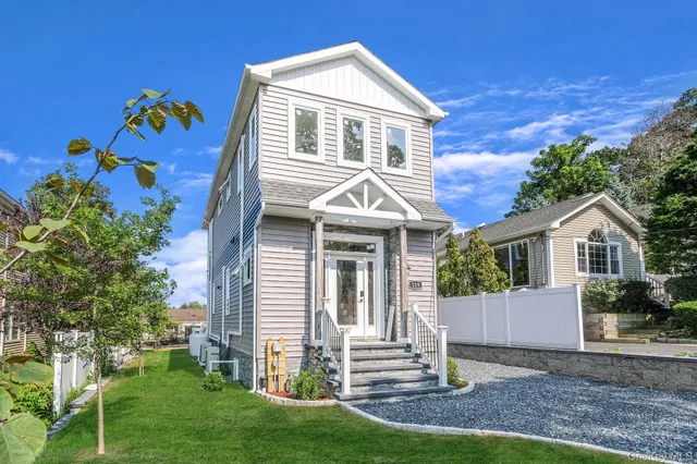 $999,999 | 119 Whittier Drive, Kings Park, NY 11754