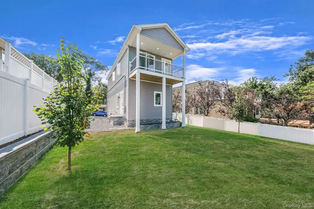 $999,999 | 119 Whittier Drive, Kings Park, NY 11754