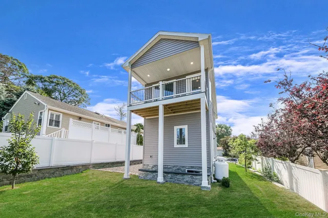 $999,999 | 119 Whittier Drive, Kings Park, NY 11754