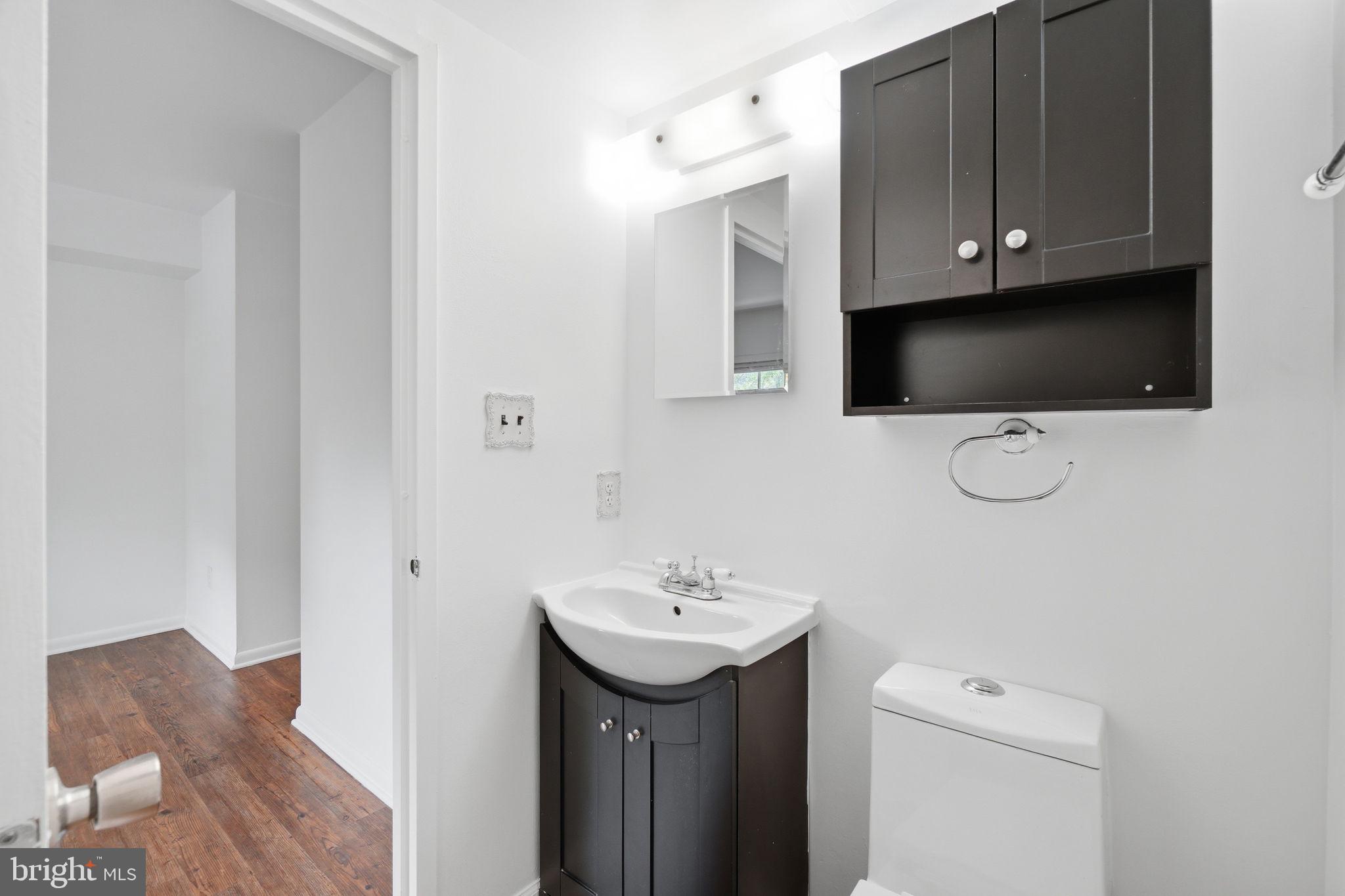 11619 Stoneview Square, Unit 22C Reston, VA 20191 - Photo 21 of 51 Has an ensuite bath...
