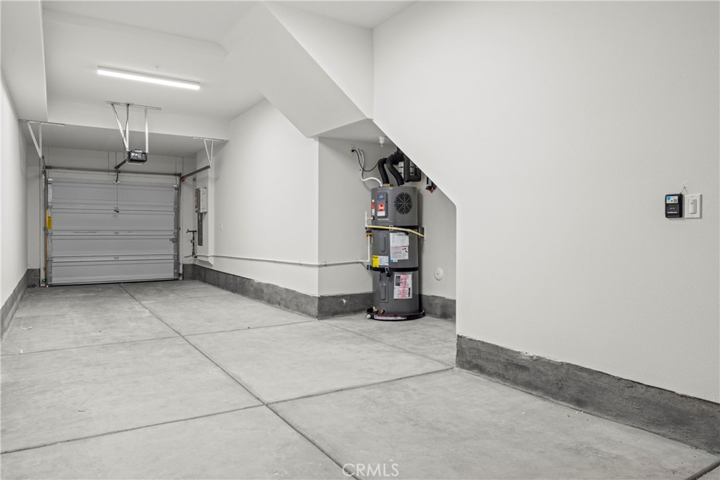 7231 Alchemy Circle Huntington Beach, CA 92647 - Photo 15 of 24 Garage
