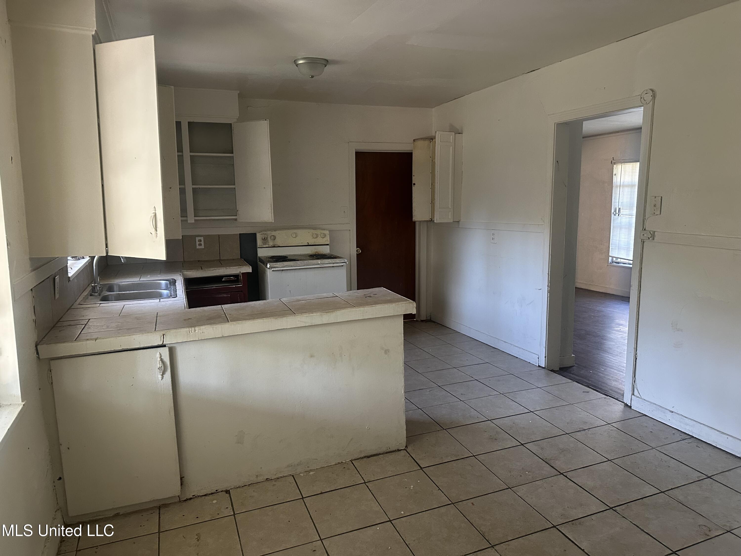 1867 Shamrock Drive Jackson, MS 39204 - Photo 2 of 12 IMG_0169