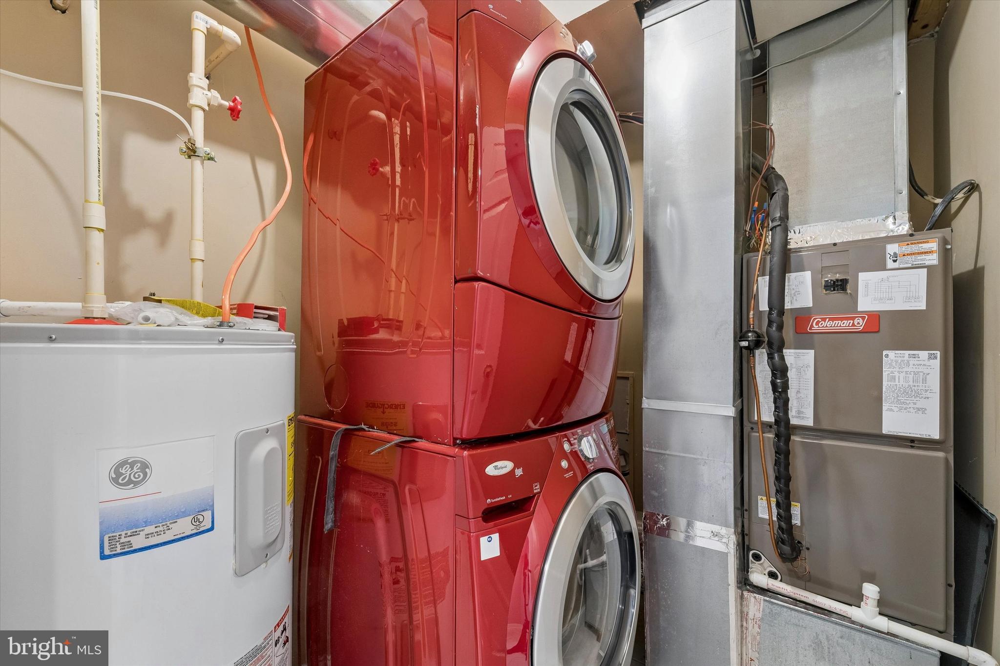 2001 Carpenter Street, Unit B Philadelphia, PA 19146 - Photo 24 of 31 a utility room with dryer and washer