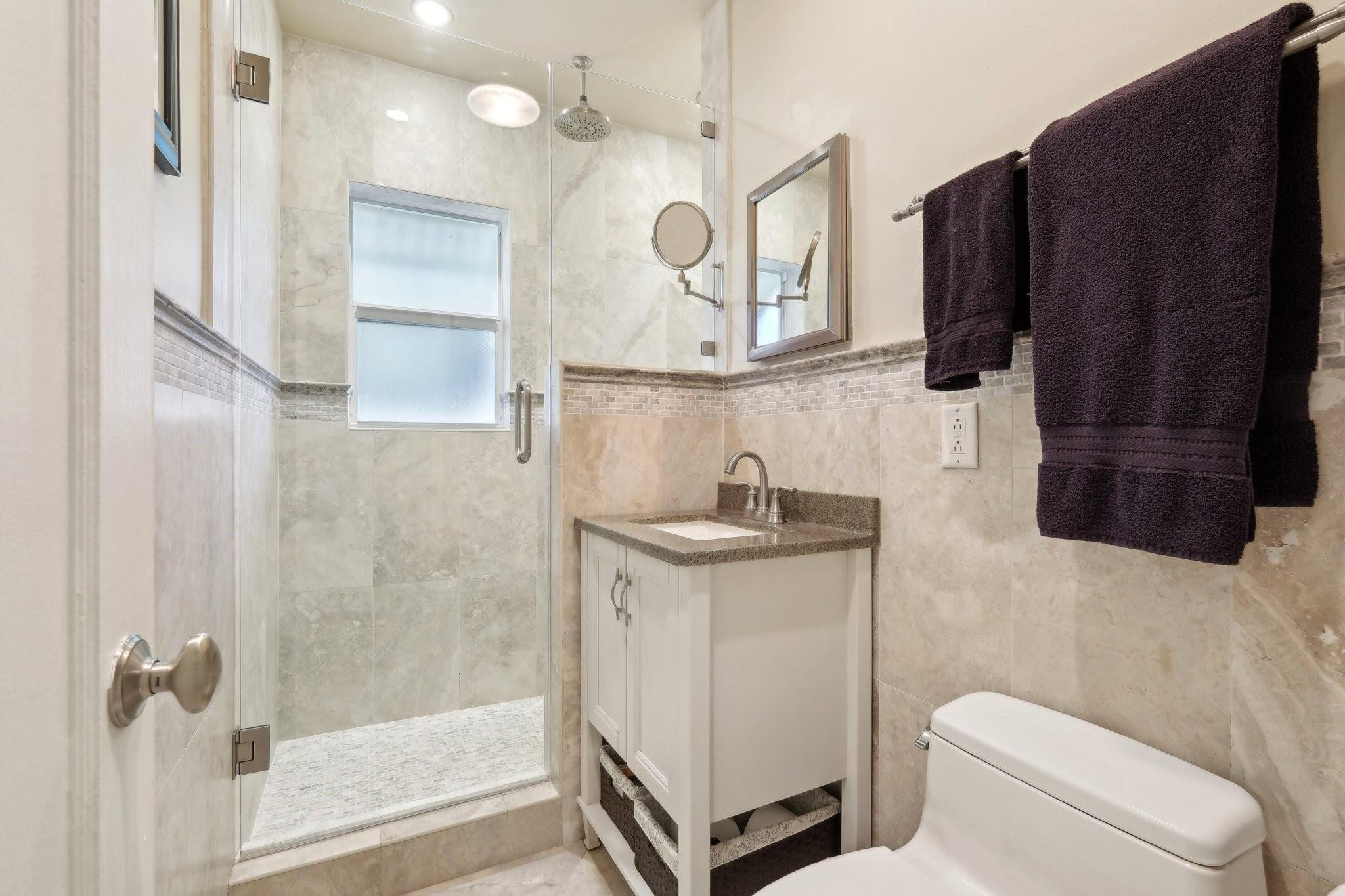 3402 Leigh Road Pompano Beach, FL 33062 - Photo 23 of 44 Guest Bathroom