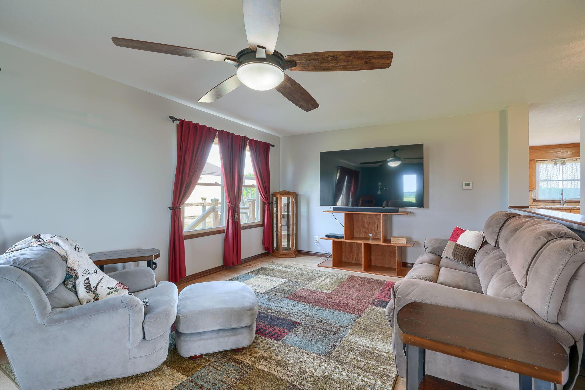 14722 London Road Orient, OH 43146 - Photo 9 of 52 Living Room